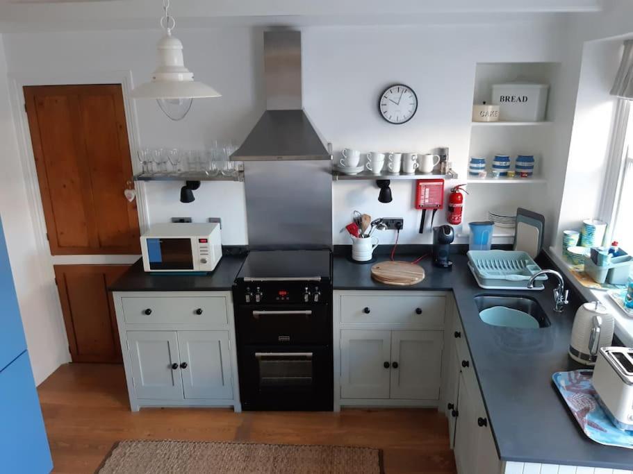 Corvus - Beautiful Half A Mile From Mousehole * Penzance