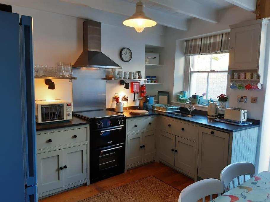 Corvus - Beautiful Half A Mile From Mousehole * Penzance